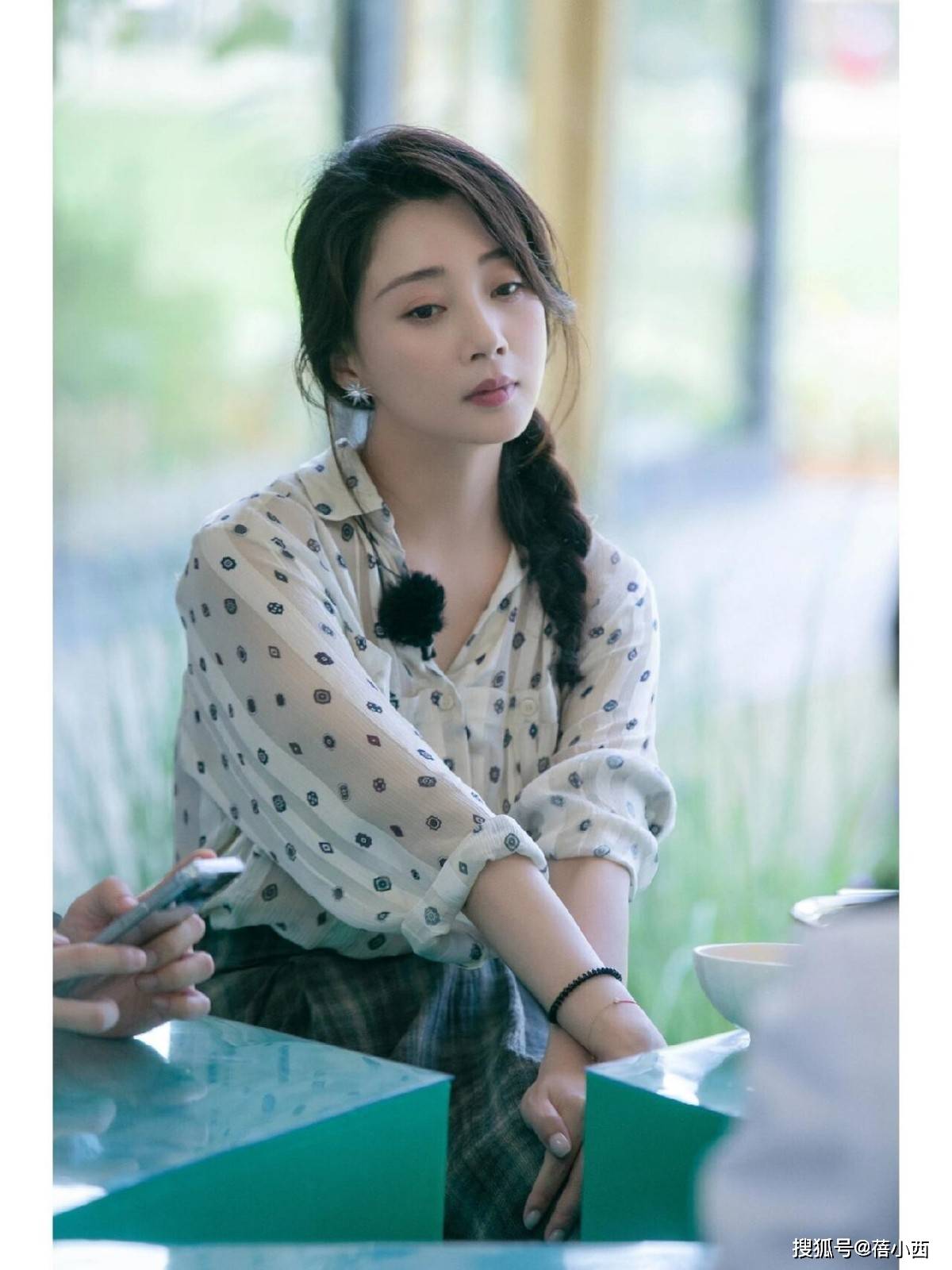 艳到!很值得中年女性借鉴时尚、优雅还高级ag真人平台第一游戏被46岁殷桃的穿搭惊(图9) 艳到!很值得中年女性借鉴时尚、优雅还高级ag真人平台第一游戏被46岁殷桃的穿搭惊(图9)