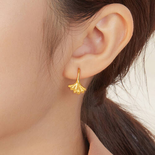 ——六福珠宝 囍爱系列黄金耳环AG真人娱乐璀璨人生从耳边开始(图1) ——六福珠宝 囍爱系列黄金耳环AG真人娱乐璀璨人生从耳边开始(图1)